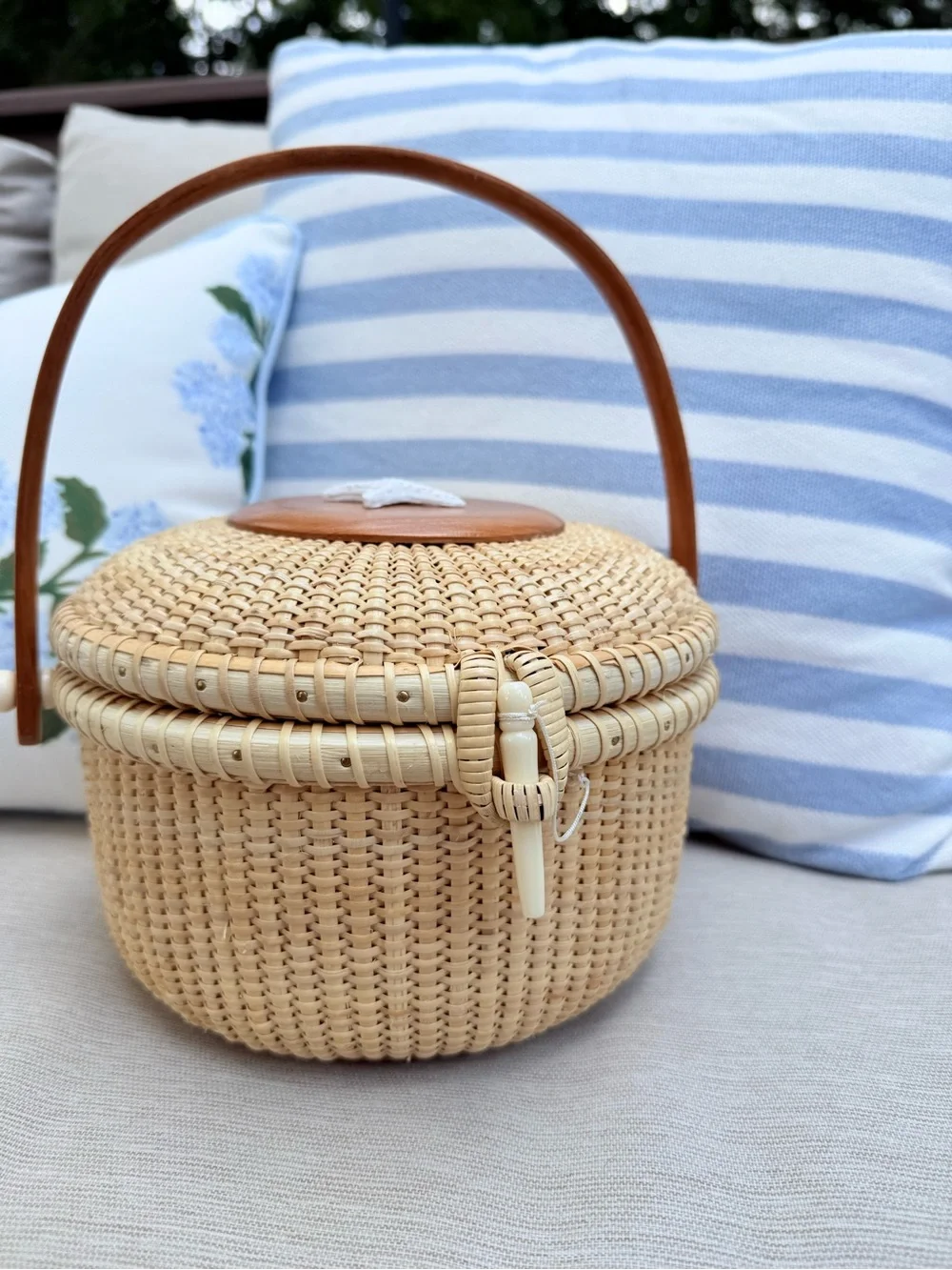 Woven Basket Top Handled Purse - Nantucket/ Cape Cod vibes Brand New - Picture 3 of 7